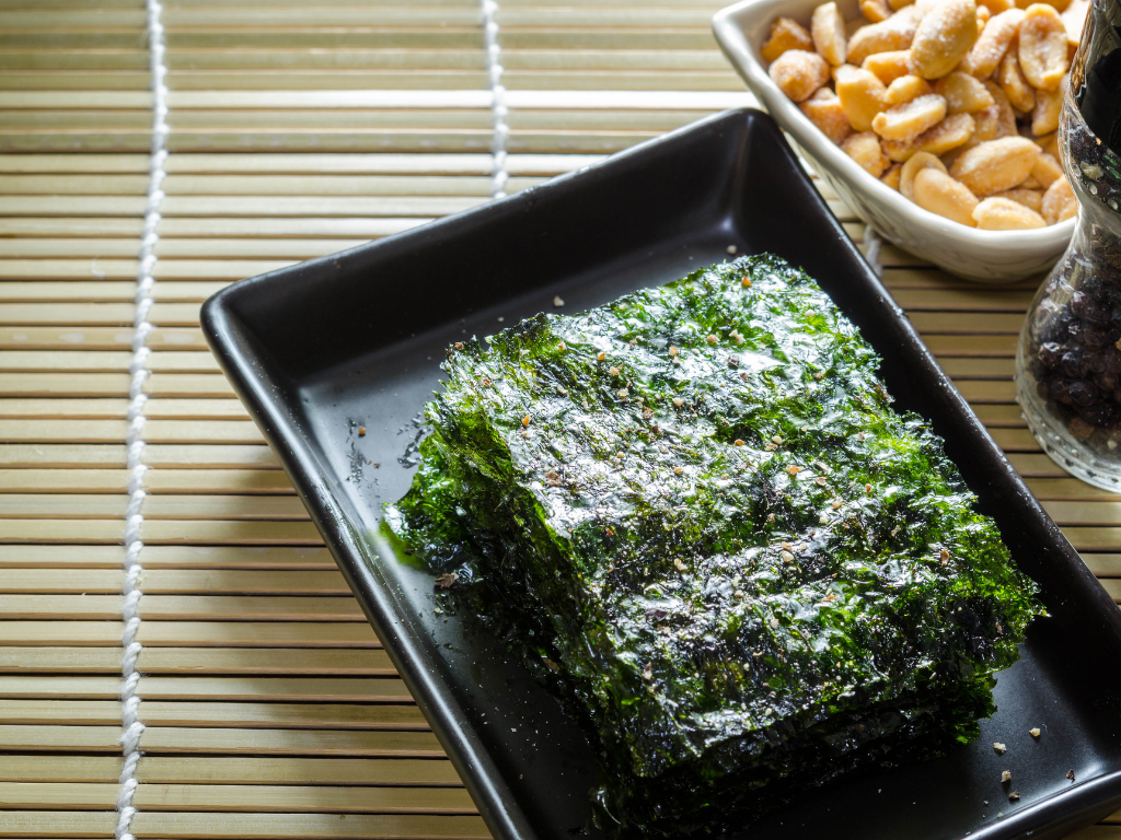 What makes a seaweed snack crisp
